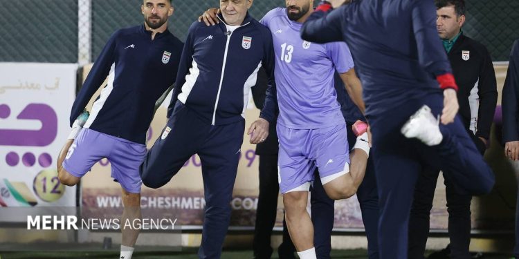 پا به توپ شدن رئیس جمهور در تمرین تیم ملی فوتبال+ تصاویر