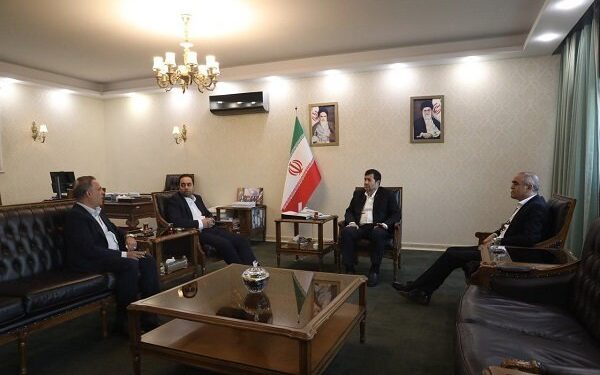 ورود وزیر ورزش و جوانان به مشکلات باشگاه استقلال خوزستان