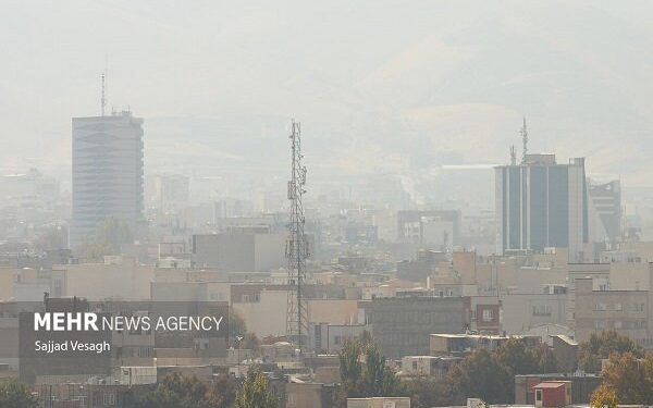 آلودگیهوا  مسابقات فوتبال استان تهران را تعطیل کرد