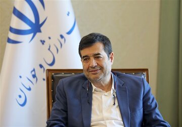 وزیر ورزش:یقه کسی که به تانزانیا لباس داده را میگیریم!