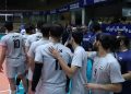ملی پوشان والیبال با بازوبند مشکی وارد زمین میشوند