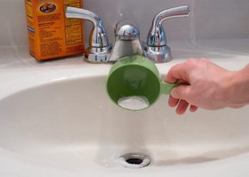 9 علت جمع شدن آب در روشویی و راه حل آن