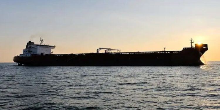 توقیف نفتکش متخلف در جنوب سواحل مکران