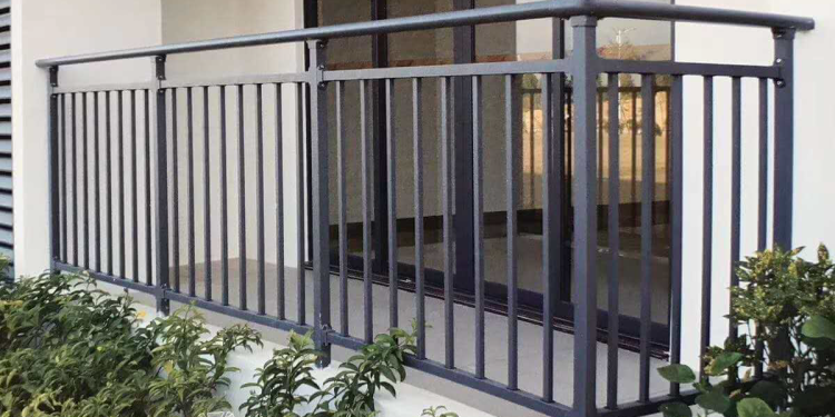 قیمت نرده بالکن چقدر است؟ راهنمای کامل انتخاب، خرید و عوامل موثر بر هزینه