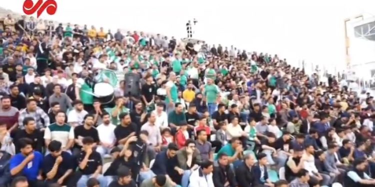 حضور پرشور هواداران خیبر در ورزشگاه تختی