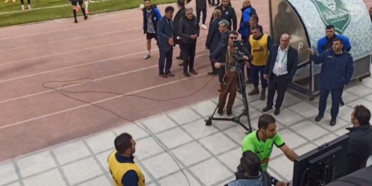 بررسی VAR و اعلام پنالتی برای استقلال