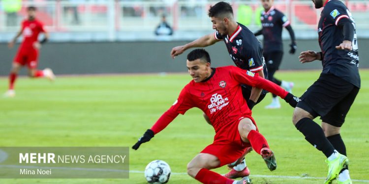 نظر کارشناس داوری در مورد صحنه های جنجالی دیدار تراکتور و پرسپولیس