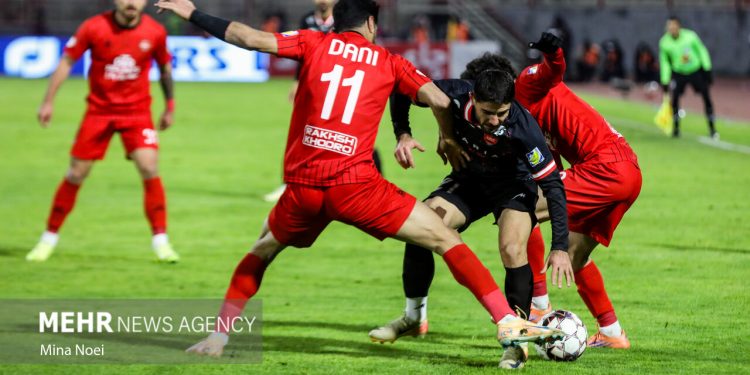 یک دیدار و هزار نشان که تراکتور از پرسپولیس عبور کرد؛ هیجان جان گرفت!