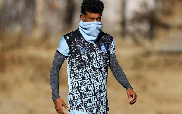 بازیکن مازاد استقلال با چهره‌ای جدید در تمرینات + عکس