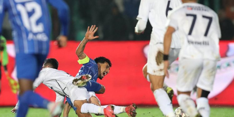 استقلال دیگر نباید امتیاز از دست ضعیفهد/ رضاییان سانتر کردن را فراموش کرده است!