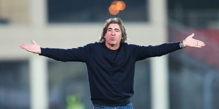 درگیری تماشاگران مدافع مغضوب استقلال با هواداران ساپینتو!