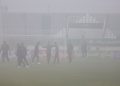 عکس | مه شدید در اراک؛ یک بازی لیگ برتر به تعویق افتاد