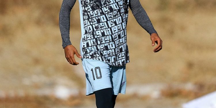 عکس | رامین رضاییان در تمرین استقلال استتار کرد