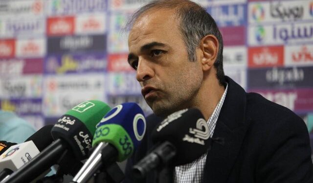 کادر فنی سپاهان: نباید گول شرایط اخیر استقلال را بخوریم/ بازیکنانم بی‌انگیزه نیستند