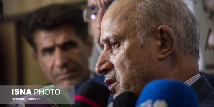 تاج: دیدار تیم فوتبال ملی در جام جهانی نباید با رنگین‌کمان‌ها باشد