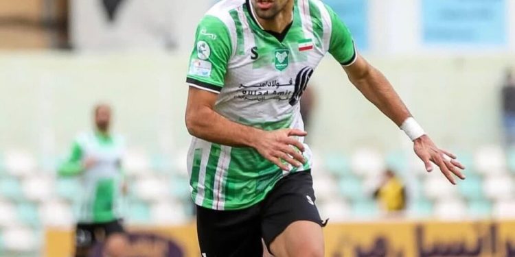 قهرمان نیم فصل رقابت لیگ یک، بازیکن رقابت لیگ برتری جذب کرد