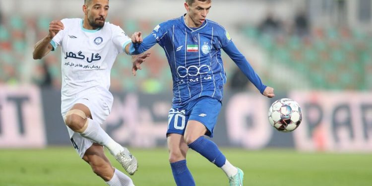 برتری ۱-۰ گل‌گهر مقابل استقلال در نیمه بازی نخست