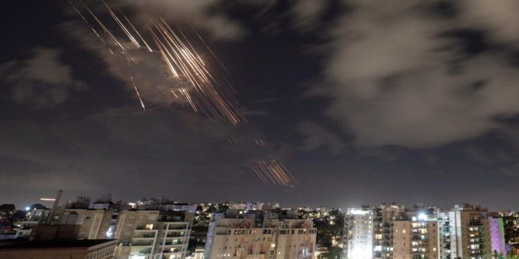 ادعای جدید اسرائیل: ایران می‌تواند 1000 موشک را همزمان شلیک کند