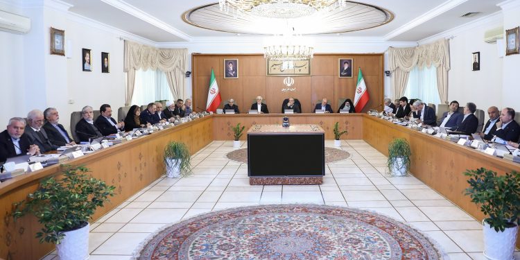 ترمیم کابینه قطعی شد؛ چه کسانی از قطار دولت پیاده می‌‌شوند؟