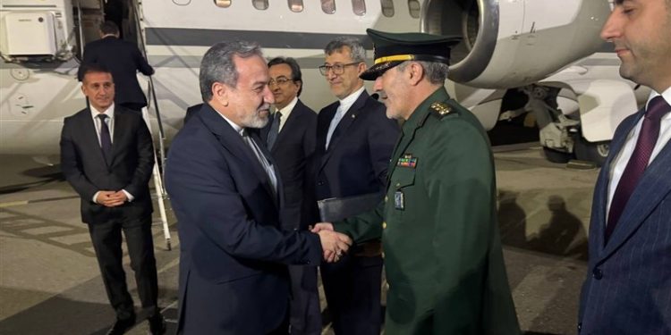 عراقچی به باکو رسید