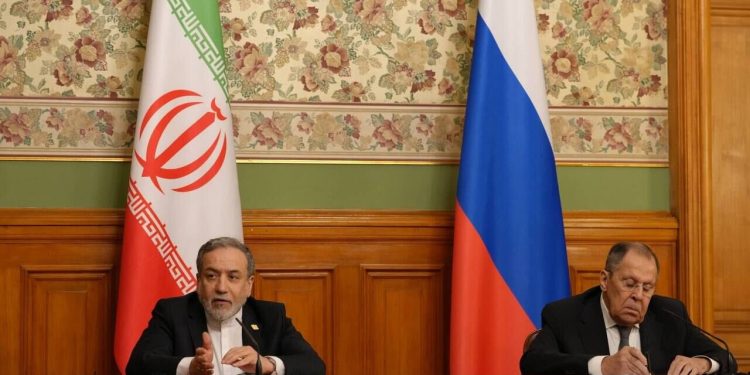 عراقچی: مذاکره با آمریکا را دوباره بررسی میکنیم، اما اروپا کارت مذاکره را سوزاند