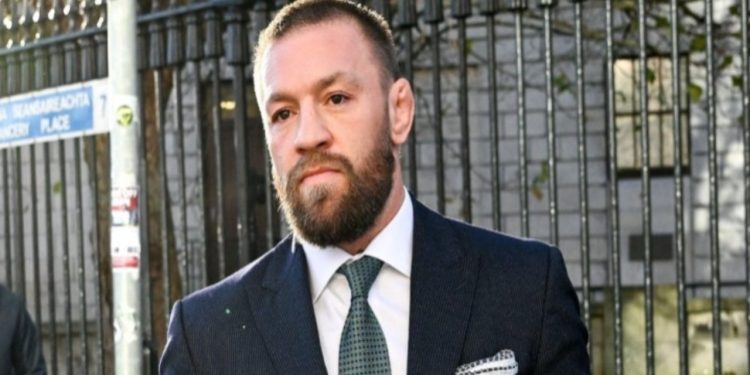 کانر مک گرگور و امیر علی اکبری