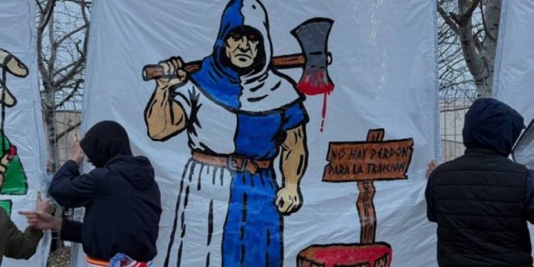 عکس | بنر جنجالی علیه دروازه‌بان بارسلونا؛ تو خائنی!