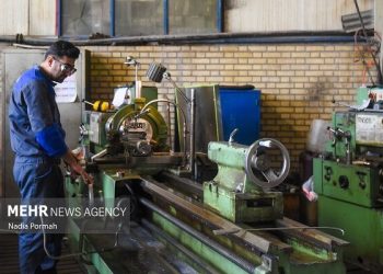 سکوت نهادهای مسئول در اجرای قانون؛ تحلیل حقوقی وضعیت معیشتی کارگران