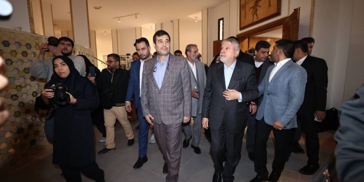 وزیر ورزش: بعد از جام جهانی رقابت لیگ را در آزادی برگزار می‌کنیم/ دبیر فقط مدیر ساخت و ساز نیست