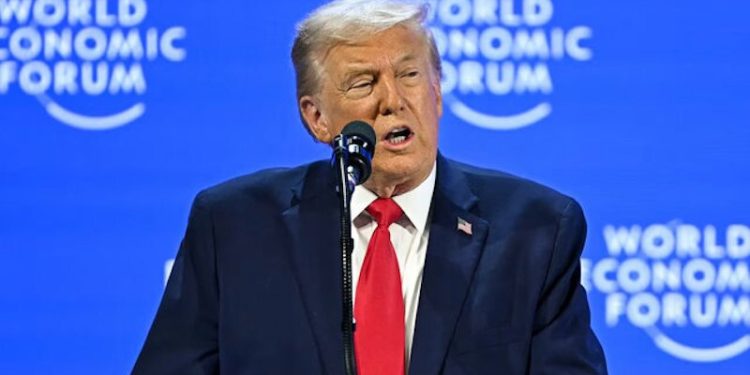 ترامپ: در ازای امنیت جهان تنها یک تکه یخ می خواهم!