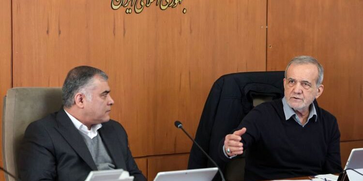 برنامه جهش ۲۵۰ هزار بشکه‌ای تولید روزانه روی میز دولت