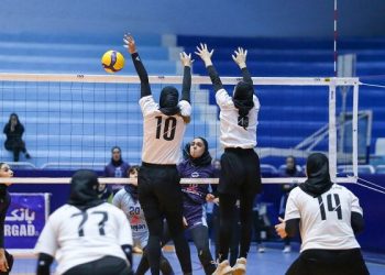 شهداب صدرنشین ماند/پیروزی پیکان و فولاد سیرجان