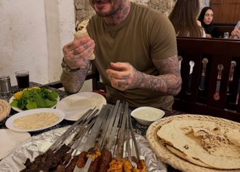 خبر : عکس | ذوق‌زدگی دیوید بکام برای غذای ایرانی!