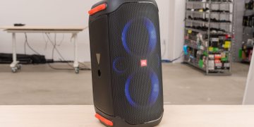 مقایسه کامل اسپیکر Sony XP-500 با JBL PartyBox 110 | کدام برای مهمانی بهتر است؟