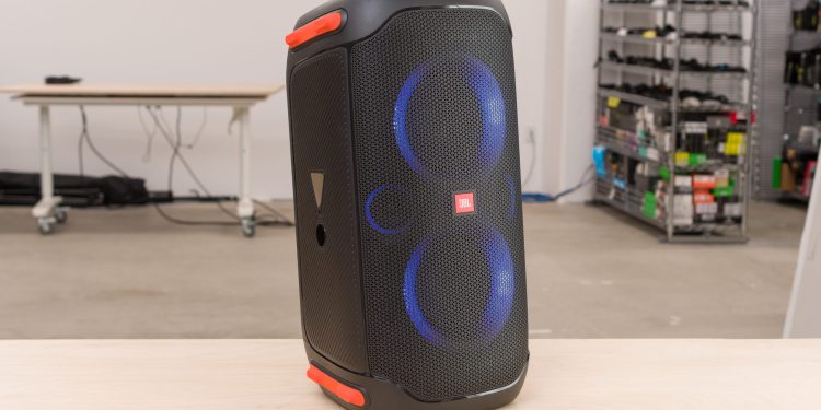 مقایسه کامل اسپیکر Sony XP-500 با JBL PartyBox 110 | کدام برای مهمانی بهتر است؟