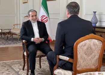 عراقچی: مذاکرات شکست بخورد، ایران آماده جنگ است / امید به توافق هسته‌ای همچنان باقی است