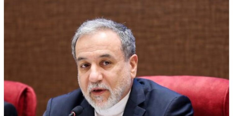 عراقچی: احتمال جنگ همواره مطرح است / پاسخ ایران، نه به خاک آمریکا بلکه به پایگاه‌هایش در منطقه خواهد بود