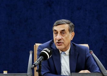 معاون پزشکیان: باید اشتباهات را پذیرفته و با مردم همدل باشیم / مردم از عملکرد دستگاه‌ها رضایت ندارند