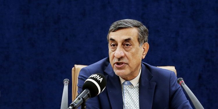 معاون پزشکیان: باید اشتباهات را پذیرفته و با مردم همدل باشیم / مردم از عملکرد دستگاه‌ها رضایت ندارند