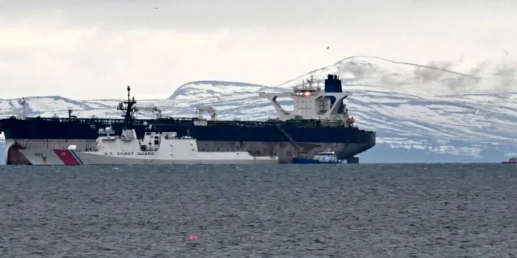 گزینه توقیف نفتکش‌های ایرانی روی میز ترامپ / نگرانی از واکنش تهران و شوک نفتی